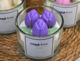 Świeca sojowa bukiet fioletowych tulipanów